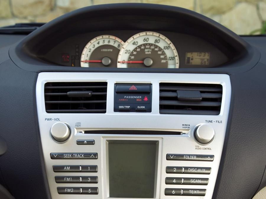  Toyota Yaris Sedan 2007 года  (фото 12 из 24)